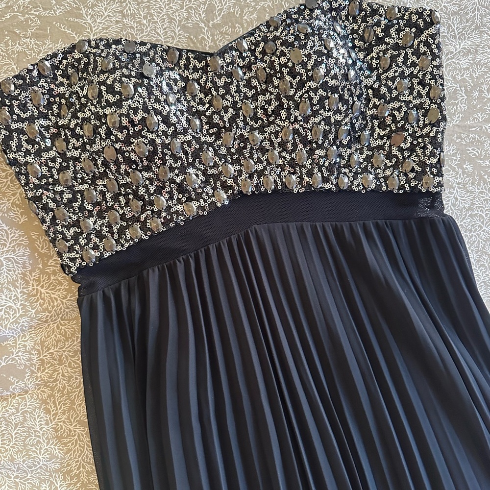 AQUA Black Chiffon Sequins Strapless Sweetheart Formal Gown - Picture 9 of 9